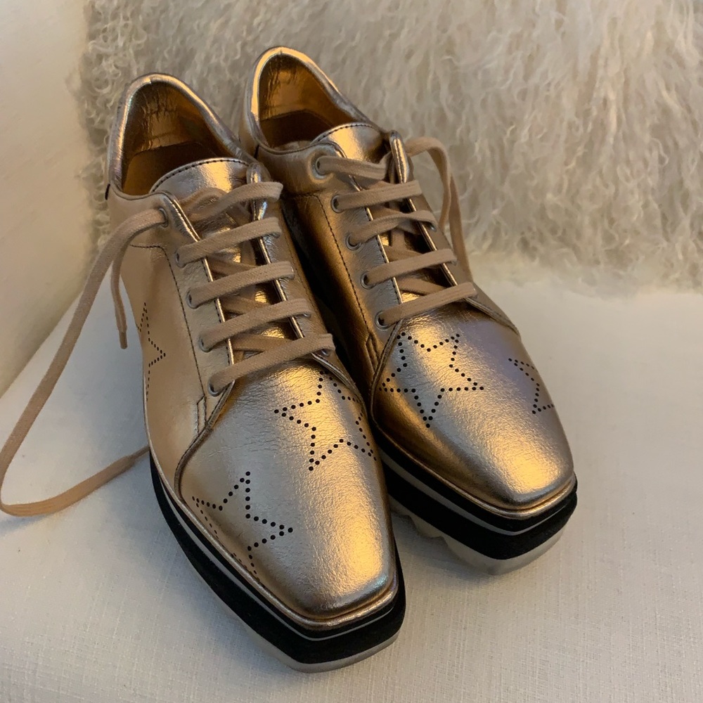 Shoes - Picture 2 of 8